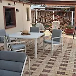 Jolie Maison,terrasse, Jardin 5 Minutes De La De La Chambrette Avec Restos Les Pieds Dans Le Sable בית נופש