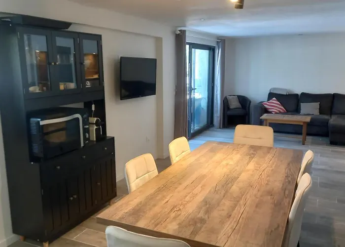 Tatil Evi Jolie Maison,terrasse, Jardin 5 Minutes De La De La Chambrette Avec Restos Les Pieds Dans Le Sable Le Verdon-sur-Mer