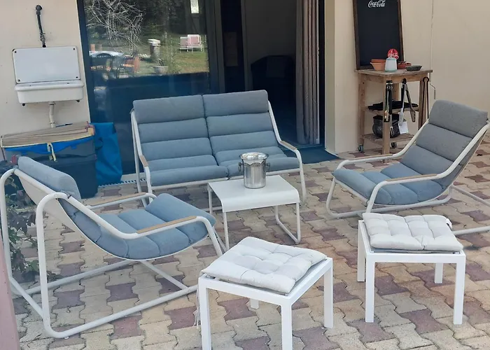 Jolie Maison,terrasse, Jardin 5 Minutes De La De La Chambrette Avec Restos Les Pieds Dans Le Sable Tatil Evi