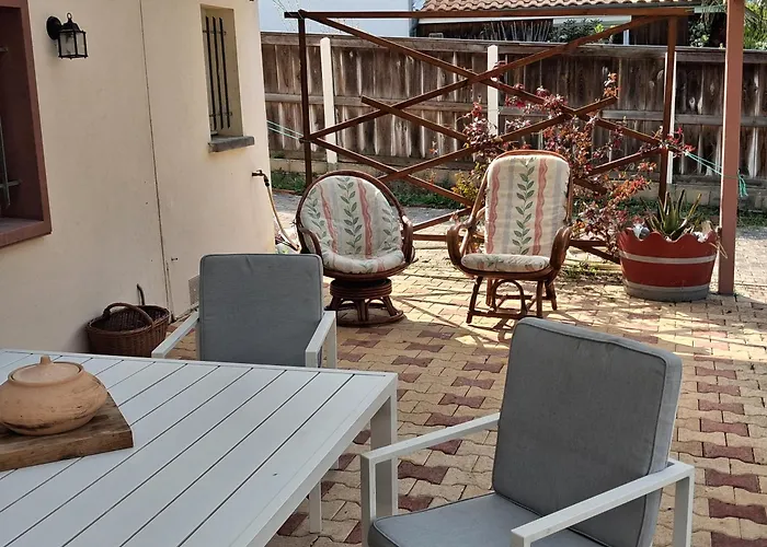 Tatil Evi Jolie Maison,terrasse, Jardin 5 Minutes De La De La Chambrette Avec Restos Les Pieds Dans Le Sable Le Verdon-sur-Mer