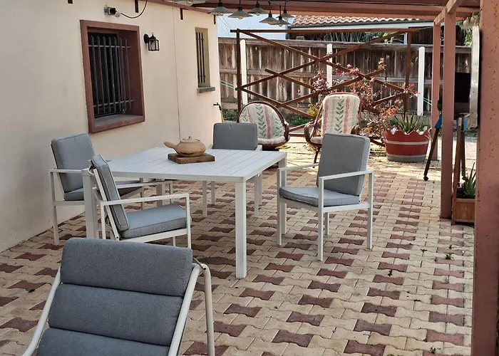 Jolie Maison,terrasse, Jardin 5 Minutes De La De La Chambrette Avec Restos Les Pieds Dans Le Sable Tatil Evi