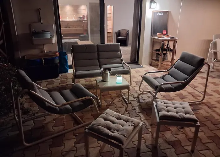 Jolie Maison,terrasse, Jardin 5 Minutes De La De La Chambrette Avec Restos Les Pieds Dans Le Sable * Le Verdon-sur-Mer