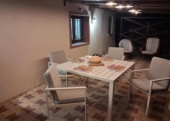 Jolie Maison,terrasse, Jardin 5 Minutes De La De La Chambrette Avec Restos Les Pieds Dans Le Sable Tatil Evi