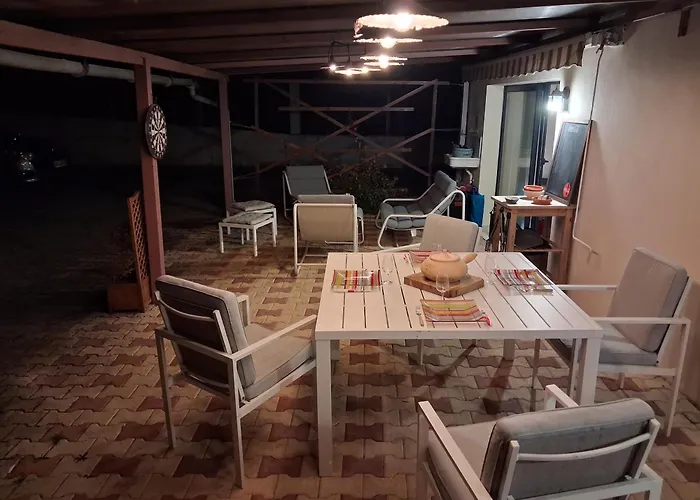 Jolie Maison,terrasse, Jardin 5 Minutes De La De La Chambrette Avec Restos Les Pieds Dans Le Sable * Le Verdon-sur-Mer