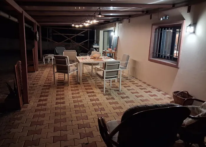 Jolie Maison,terrasse, Jardin 5 Minutes De La De La Chambrette Avec Restos Les Pieds Dans Le Sable Tatil Evi
