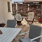 Vakantiehuis Jolie Maison,terrasse, Jardin 5 Minutes De La De La Chambrette Avec Restos Les Pieds Dans Le Sable Le Verdon-sur-Mer